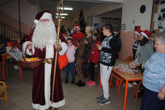 Zbydniów. Zbiórka krwi ze św. Mikołajem