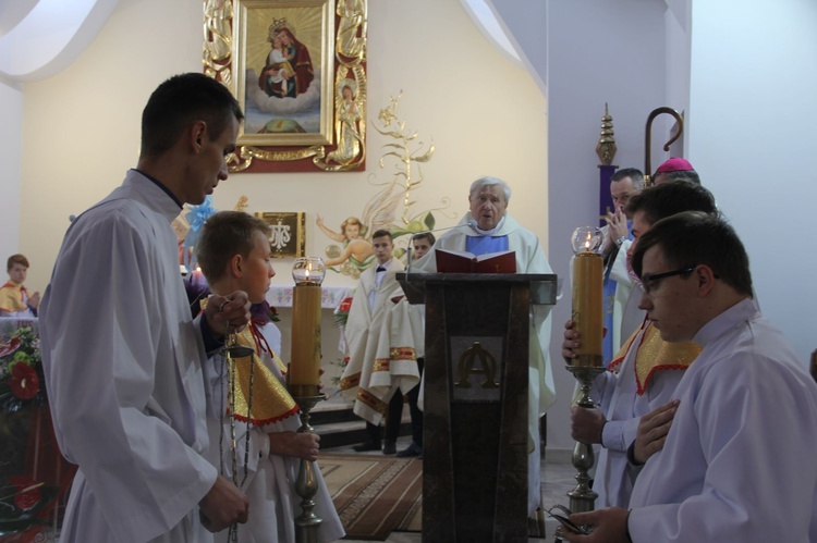 Rydzów. Poświęcenie odnowionego prezbietrium i witraży