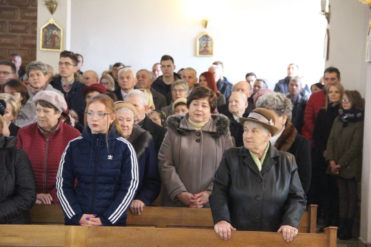 Rydzów. Poświęcenie odnowionego prezbietrium i witraży