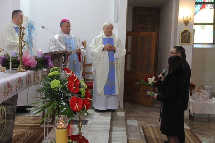 Rydzów. Poświęcenie odnowionego prezbietrium i witraży