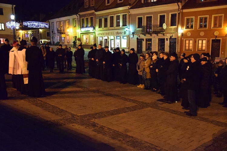 Uczcili Maryję Niepokalaną 