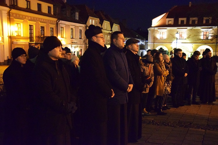 Uczcili Maryję Niepokalaną 