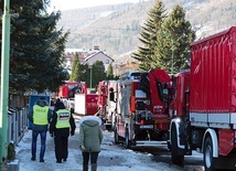 ▲	Wiele godzin strażacy pracowali z nadzieją, że odnajdą żywych...