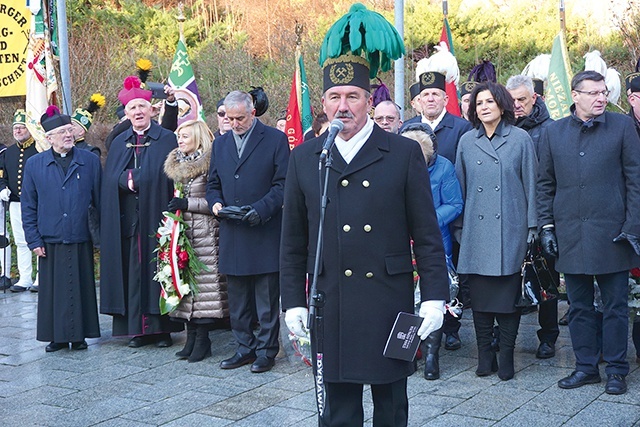 ▲	Wałbrzyskie uroczystości rozpoczęły się od odśpiewania hymnu górników.