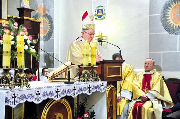 Eucharystia w dniu święta patrona stanowiła centralny punkt obchodów.