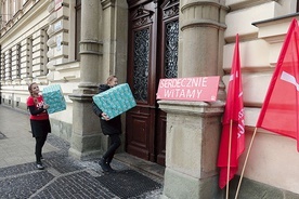 Wolontariusze co roku docierają do potrzebujących, sprawdzają, komu jaka pomoc jest potrzebna, a na ostatniej prostej czuwają, by każdy otrzymał swoje prezenty.