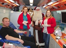 Dawców krwi odwiedził św. Mikołaj.