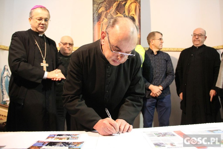 Zamknięcie kapsuły czasu do kościoła w Lutolu Suchym
