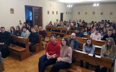 KSM diecezji radomskiej kolejny raz na miejsce duchowego przygotowania wybrało ośrodek rekolekcyjny w Dąbrówce. Z lewej ks. Grzegorz Łabądź.