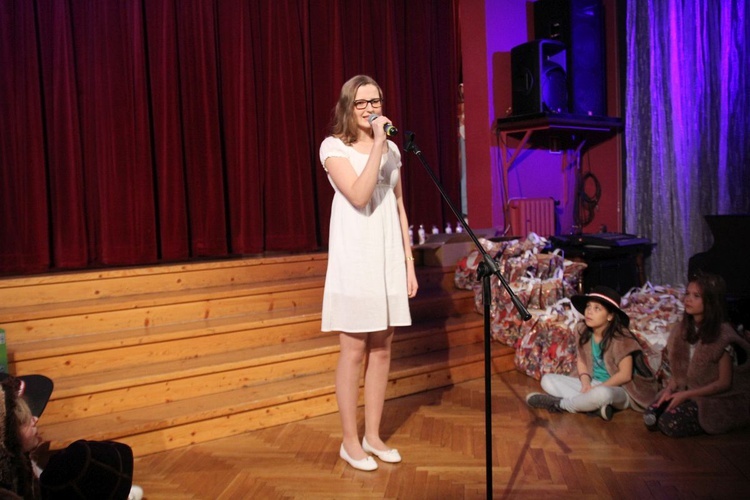 Uczniowie szkół KTK ze św. Mikołajem dla najmłodszych - 2019