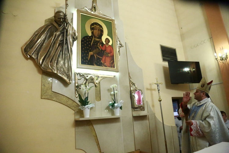 Gnojnik. Poświęcenie ołtarza MB Częstochowskiej i św. Jana Pawła II