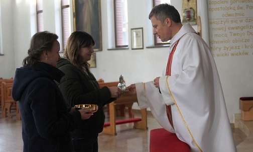 Ks. Piotr Leśniak przewodniczył Mszy św. dla pań i oazowiczów.