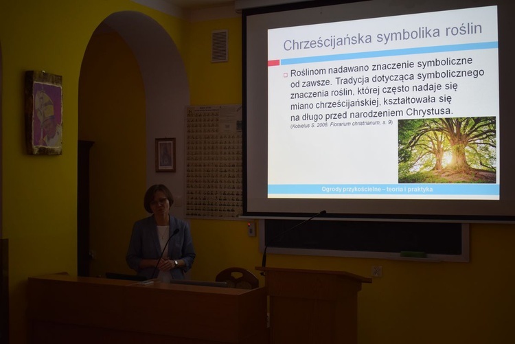 Sympozjum o ogrodach przykościelnych 