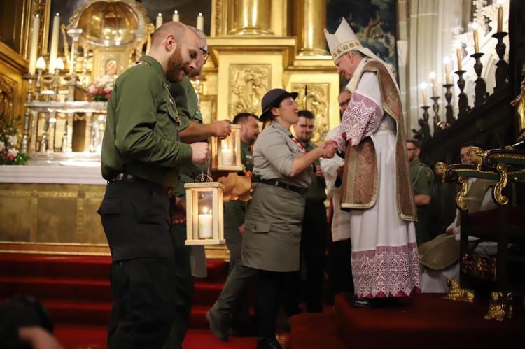 Przekazanie Betlejemskiego Światełka Pokoju na Wawelu