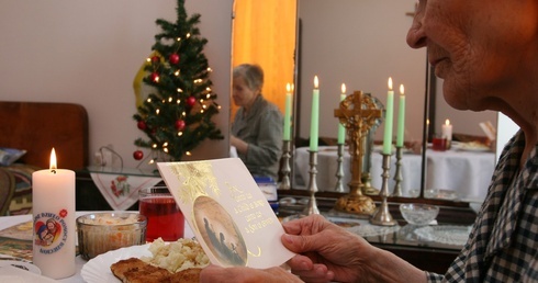 "Nie jesteś sam". Caritas szykuje wigilie dla ubogich i samotnych