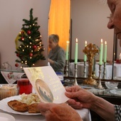 "Nie jesteś sam". Caritas szykuje wigilie dla ubogich i samotnych