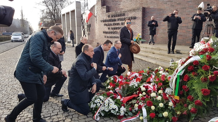 Bieg i uroczystości pod kopalnią Wujek