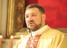 ▲	– Czy dojrzewają w nas dwa bożonarodzeniowe znaki: opłatek, który jest symbolem przebaczenia, i puste miejsce przy wigilijnym stole, które każe myśleć o biedniejszych od nas? – pyta duszpasterz z płockich Górek.