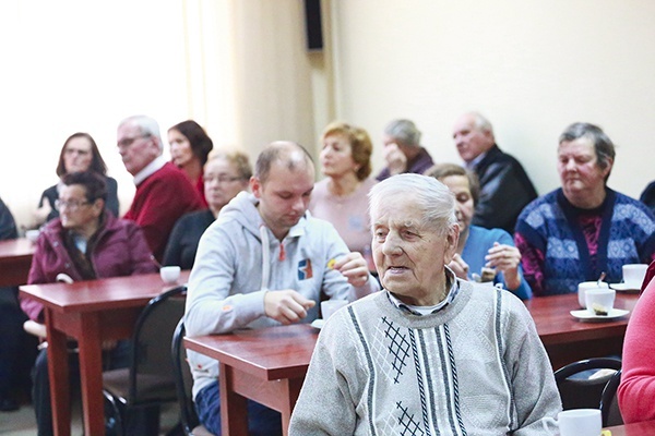 Rodziny pomordowanych na spotkaniu w Dąbrowie Tarnowskiej.