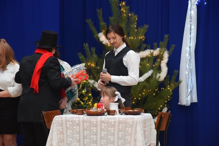 Opowieść wigilijna w Ośrodku Szkolno - Wychowawczym w Łowiczu