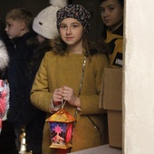 Wiele lampionów dzieci wykonały własnoręcznie lub korzystając z materiałów "Małego Gościa Niedzielnego".