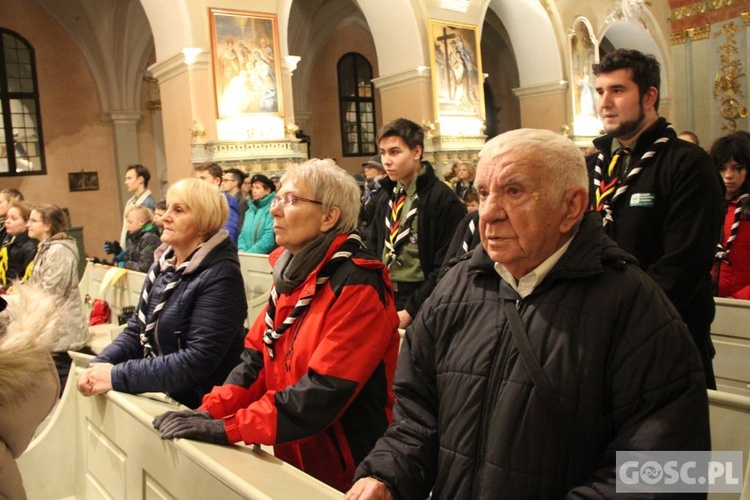 Przekazanie Betlejemskiego Światła Pokoju w Paradyżu