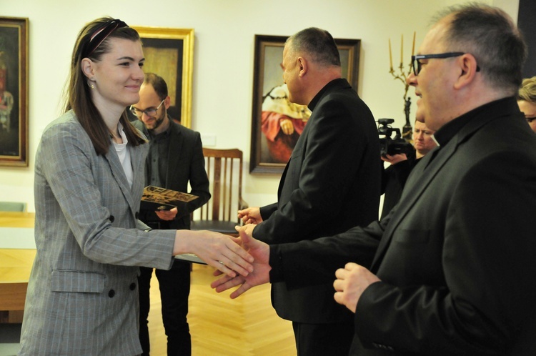 Rektor KUL wręczył stypendia i nagrody pieniężne dla studentów