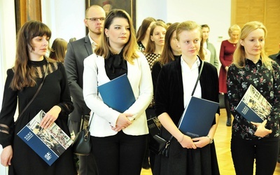 Rektor KUL wręczył stypendia i nagrody pieniężne dla studentów