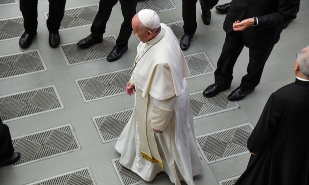 Papież: Nie można być obojętnym na los migrantów, trzeba ścigać przemytników