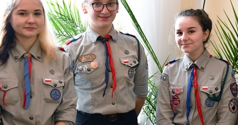 Betlejemskie Światło Pokoju w koszalińskiej kurii