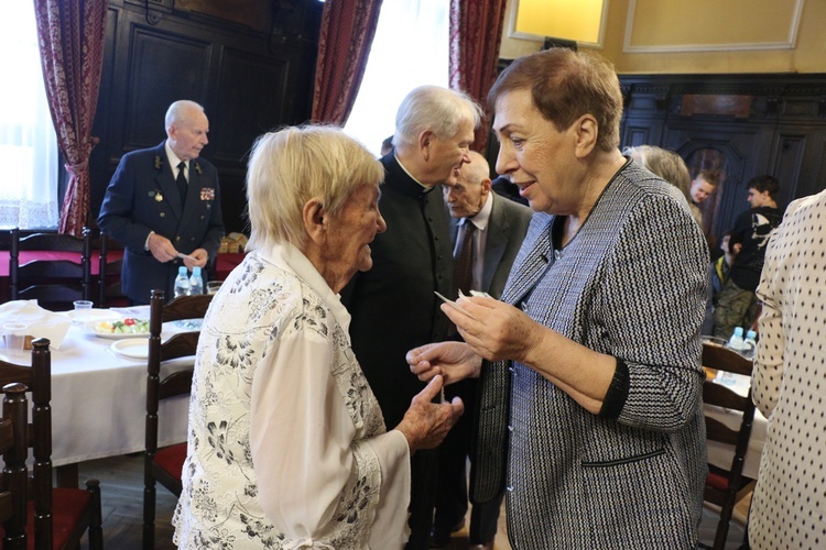 Międzypokoleniowe spotkanie wigilijne kombatantów i młodzieży