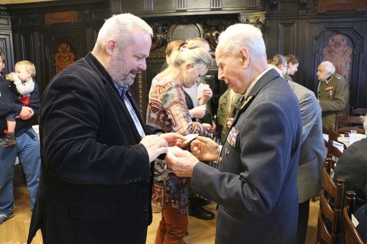 Międzypokoleniowe spotkanie wigilijne kombatantów i młodzieży