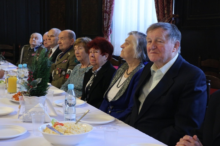 Międzypokoleniowe spotkanie wigilijne kombatantów i młodzieży