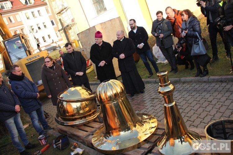 Zamknięcie kapsuły czasu na wieżę kościoła pw. Bożego Ciała w Głogowie