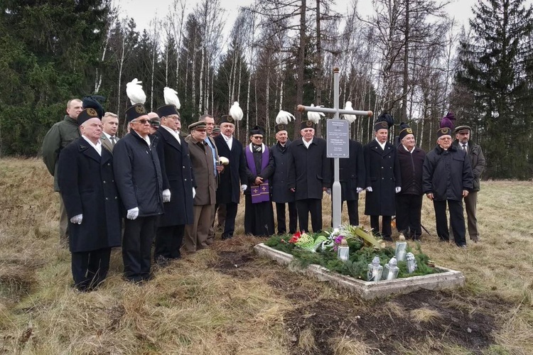 Poświęcenie krzyża pamiątkowego w miejscu górniczej tragedii