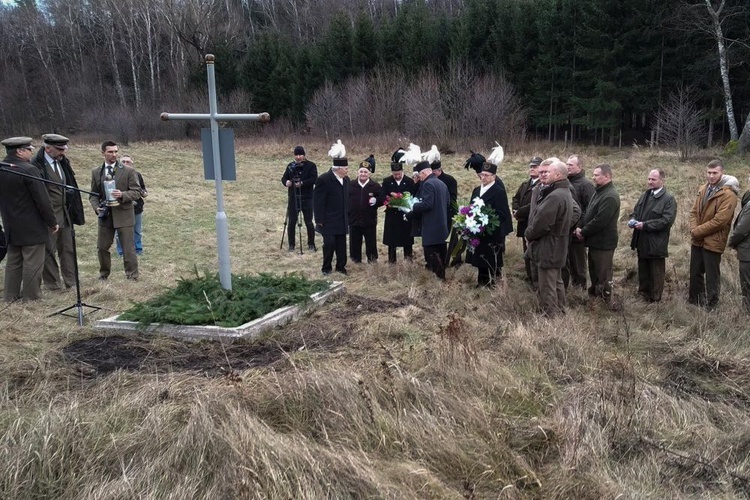 Poświęcenie krzyża pamiątkowego w miejscu górniczej tragedii