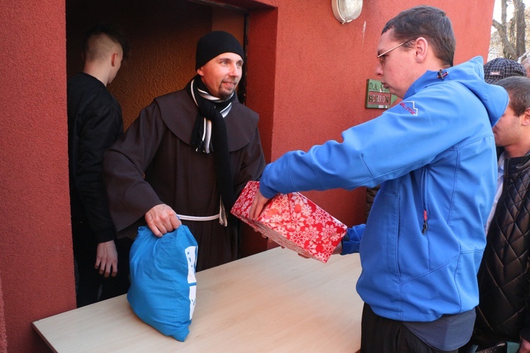 Wigilia dla bezdomnych, ubogich i potrzebujących u franciszkanów