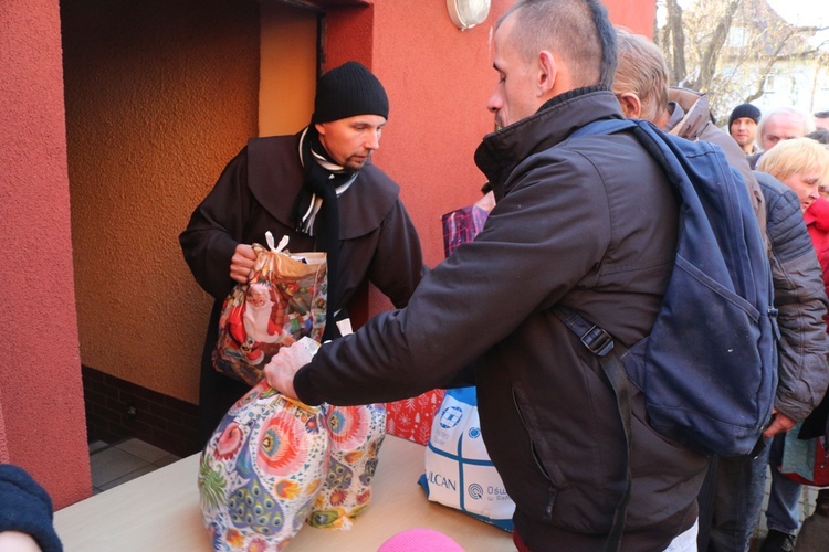 Wigilia dla bezdomnych, ubogich i potrzebujących u franciszkanów