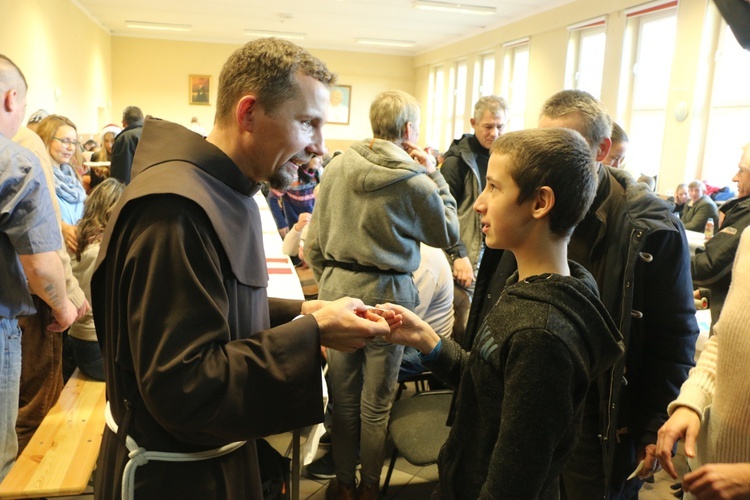 Wigilia dla bezdomnych, ubogich i potrzebujących u franciszkanów