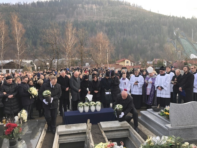 Ostatnie pożegnanie rodziny śp. Kaimów - ofiar wybuchu w Szczyrku