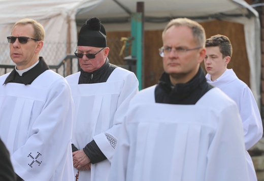 Ostatnie pożegnanie rodziny śp. Kaimów - ofiar wybuchu w Szczyrku