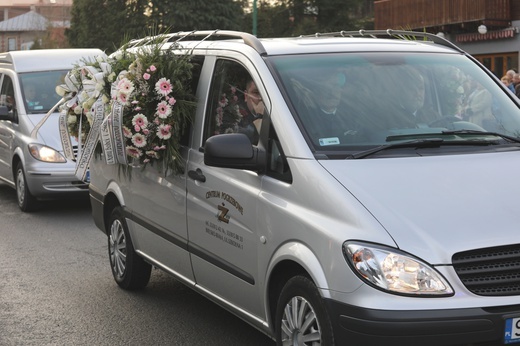 Ostatnie pożegnanie rodziny śp. Kaimów - ofiar wybuchu w Szczyrku