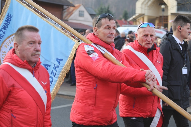 Ostatnie pożegnanie rodziny śp. Kaimów - ofiar wybuchu w Szczyrku