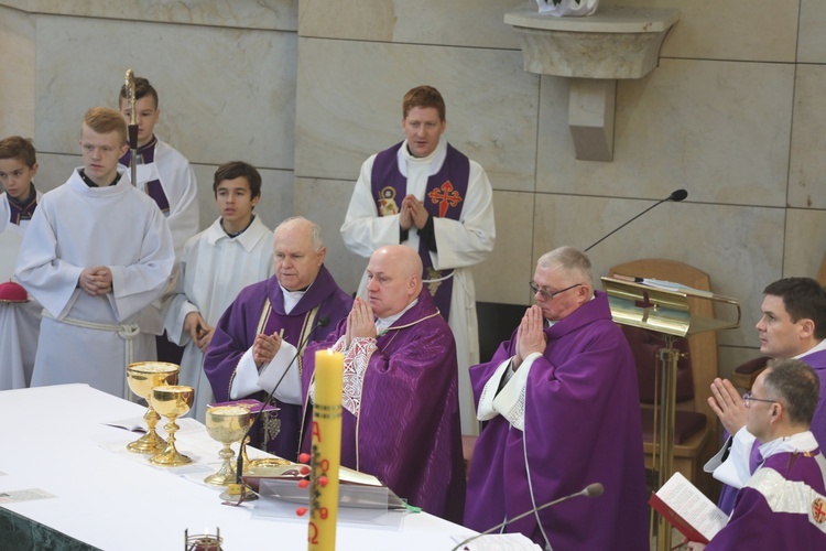 Ostatnie pożegnanie rodziny śp. Kaimów - ofiar wybuchu w Szczyrku