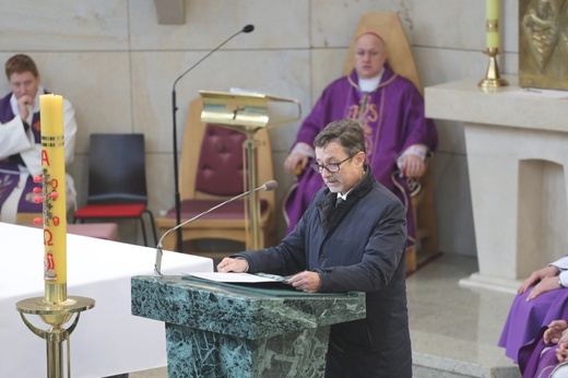 Ostatnie pożegnanie rodziny śp. Kaimów - ofiar wybuchu w Szczyrku