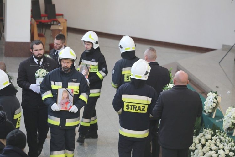 Ostatnie pożegnanie rodziny śp. Kaimów - ofiar wybuchu w Szczyrku