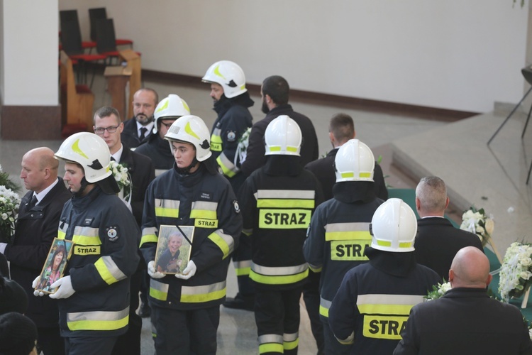 Ostatnie pożegnanie rodziny śp. Kaimów - ofiar wybuchu w Szczyrku