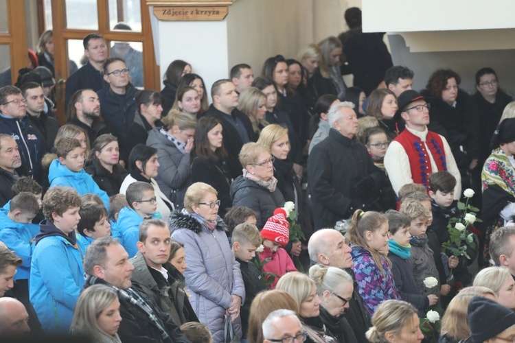 Ostatnie pożegnanie rodziny śp. Kaimów - ofiar wybuchu w Szczyrku