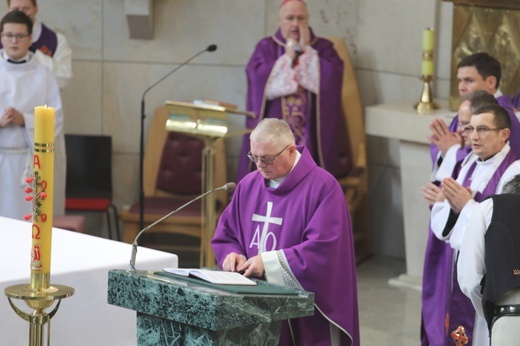 Ostatnie pożegnanie rodziny śp. Kaimów - ofiar wybuchu w Szczyrku
