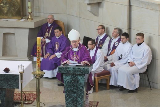 Ostatnie pożegnanie rodziny śp. Kaimów - ofiar wybuchu w Szczyrku